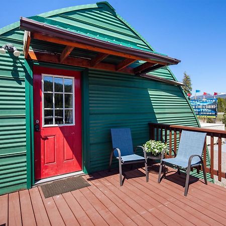 Sky Eco - Glacier General Store And Cabins Coram 外观 照片