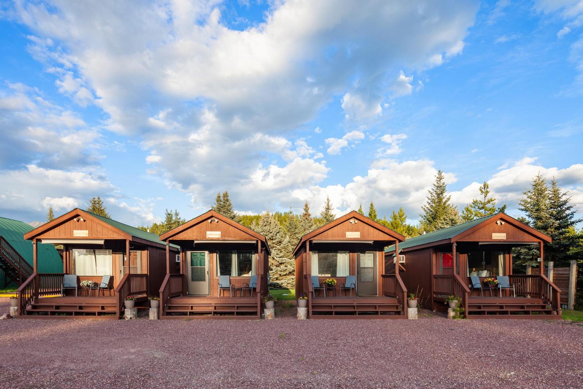 Sky Eco - Glacier General Store And Cabins Coram 外观 照片
