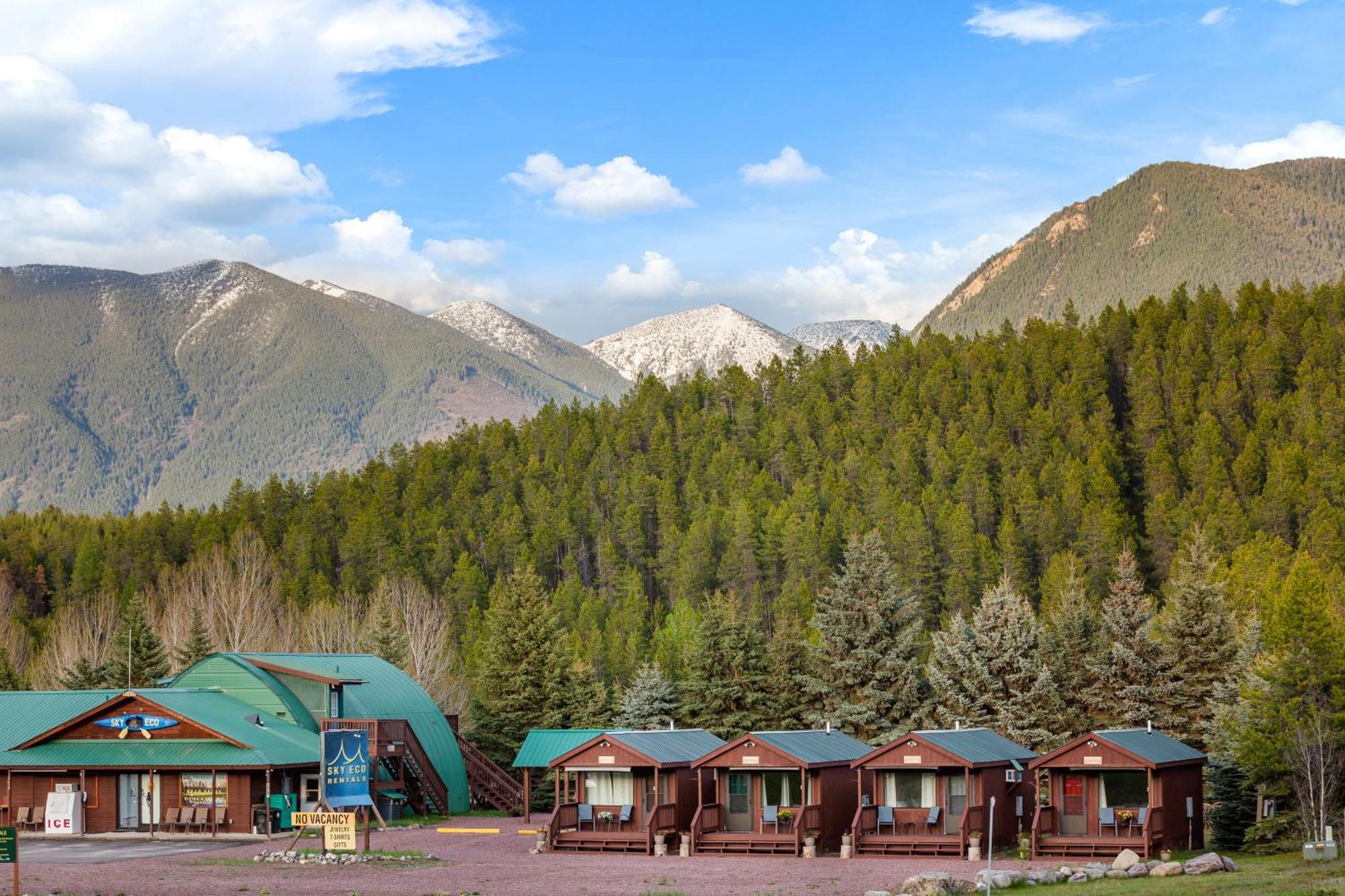 Sky Eco - Glacier General Store And Cabins Coram 外观 照片