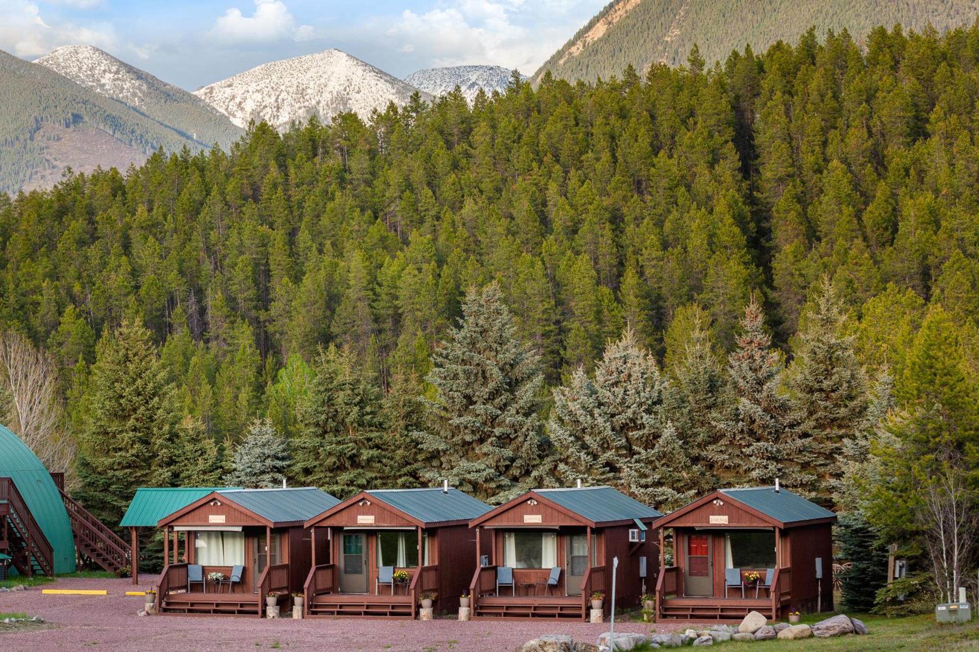 Sky Eco - Glacier General Store And Cabins Coram 外观 照片