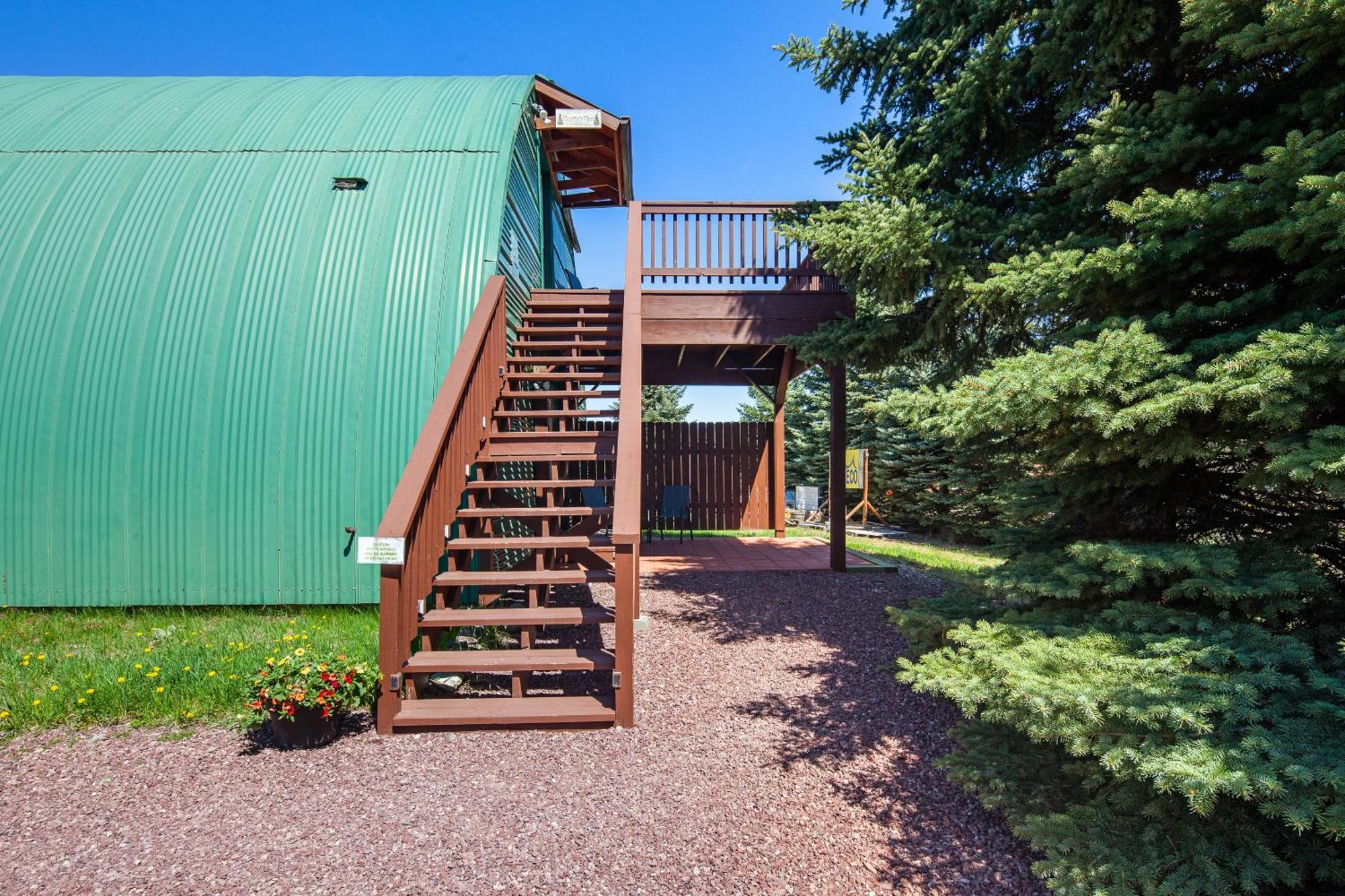 Sky Eco - Glacier General Store And Cabins Coram 外观 照片