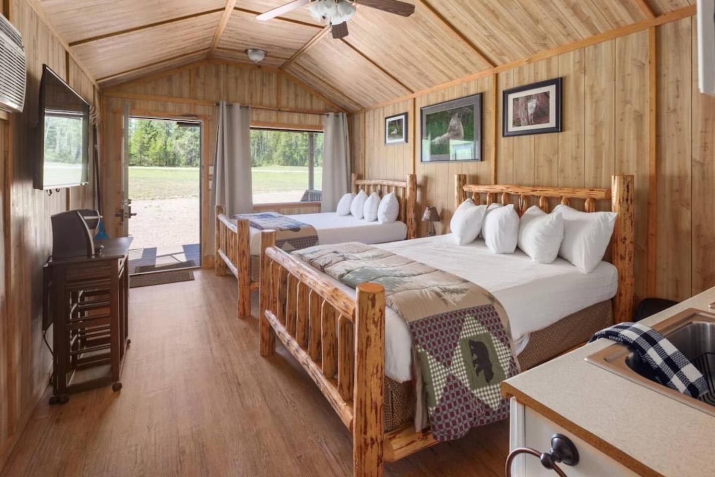 Sky Eco - Glacier General Store And Cabins Coram 外观 照片