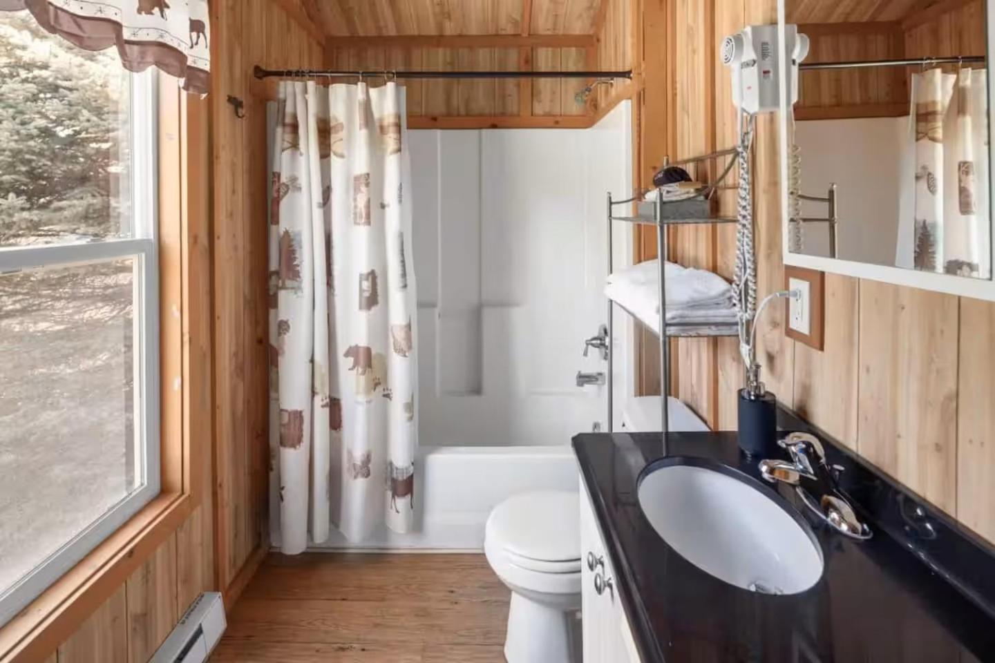 Sky Eco - Glacier General Store And Cabins Coram 外观 照片