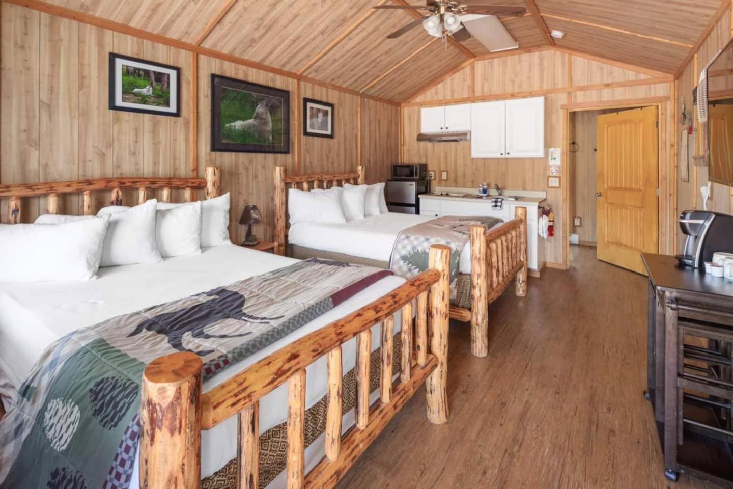 Sky Eco - Glacier General Store And Cabins Coram 外观 照片