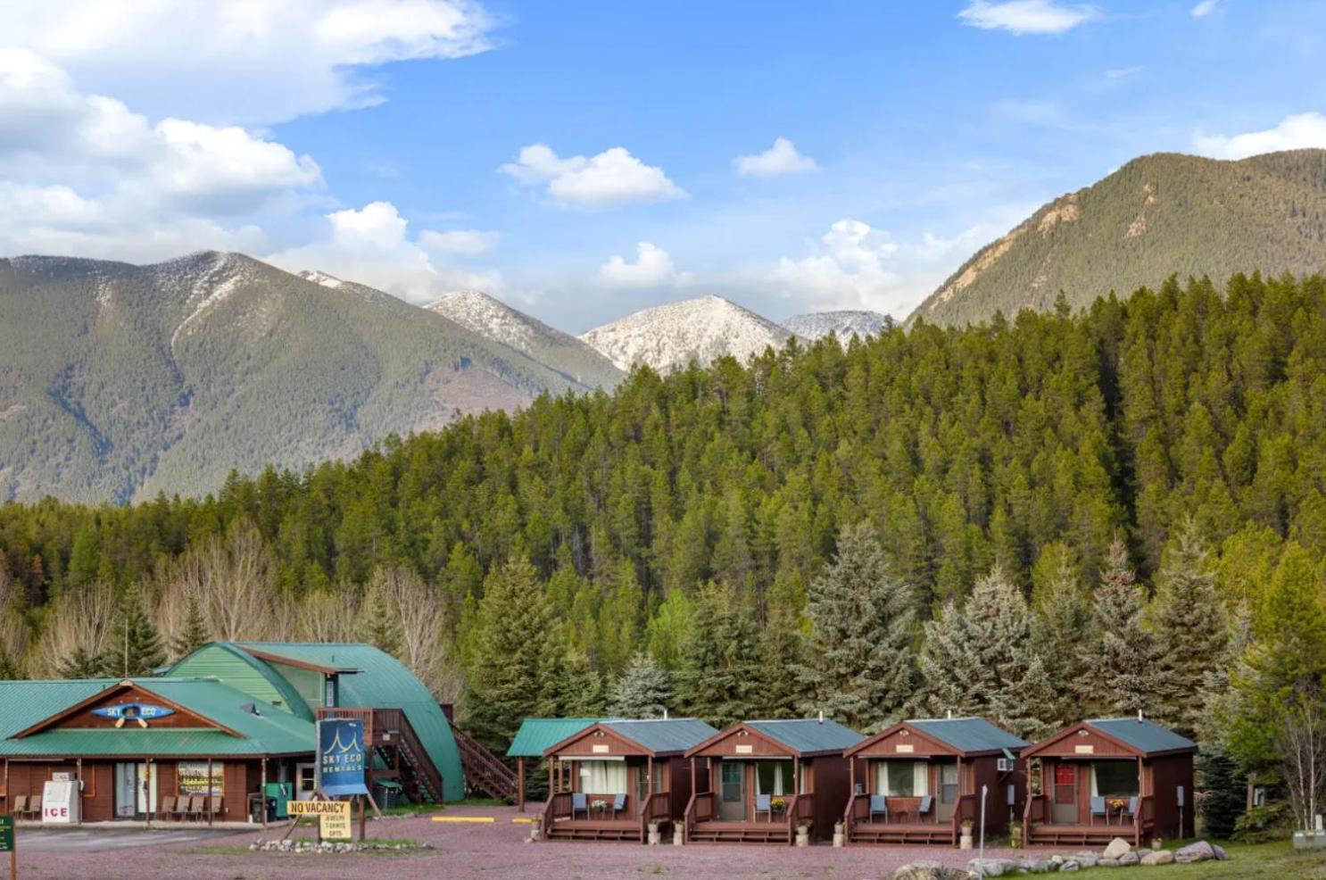 Sky Eco - Glacier General Store And Cabins Coram 外观 照片