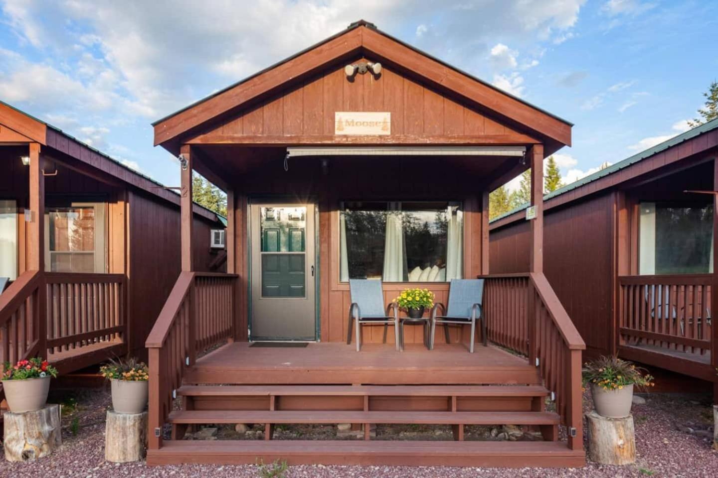 Sky Eco - Glacier General Store And Cabins Coram 外观 照片