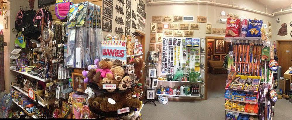 Sky Eco - Glacier General Store And Cabins Coram 外观 照片